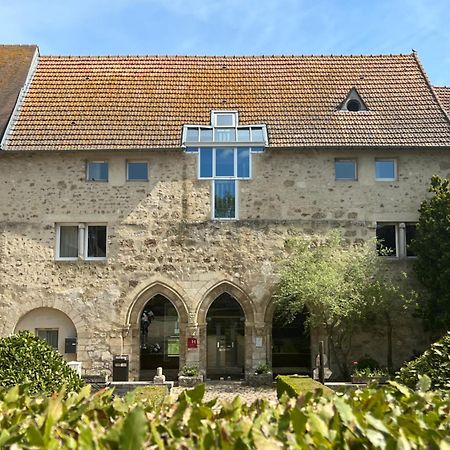 Hotel Abbaye Du Golf De Lesigny Exterior photo