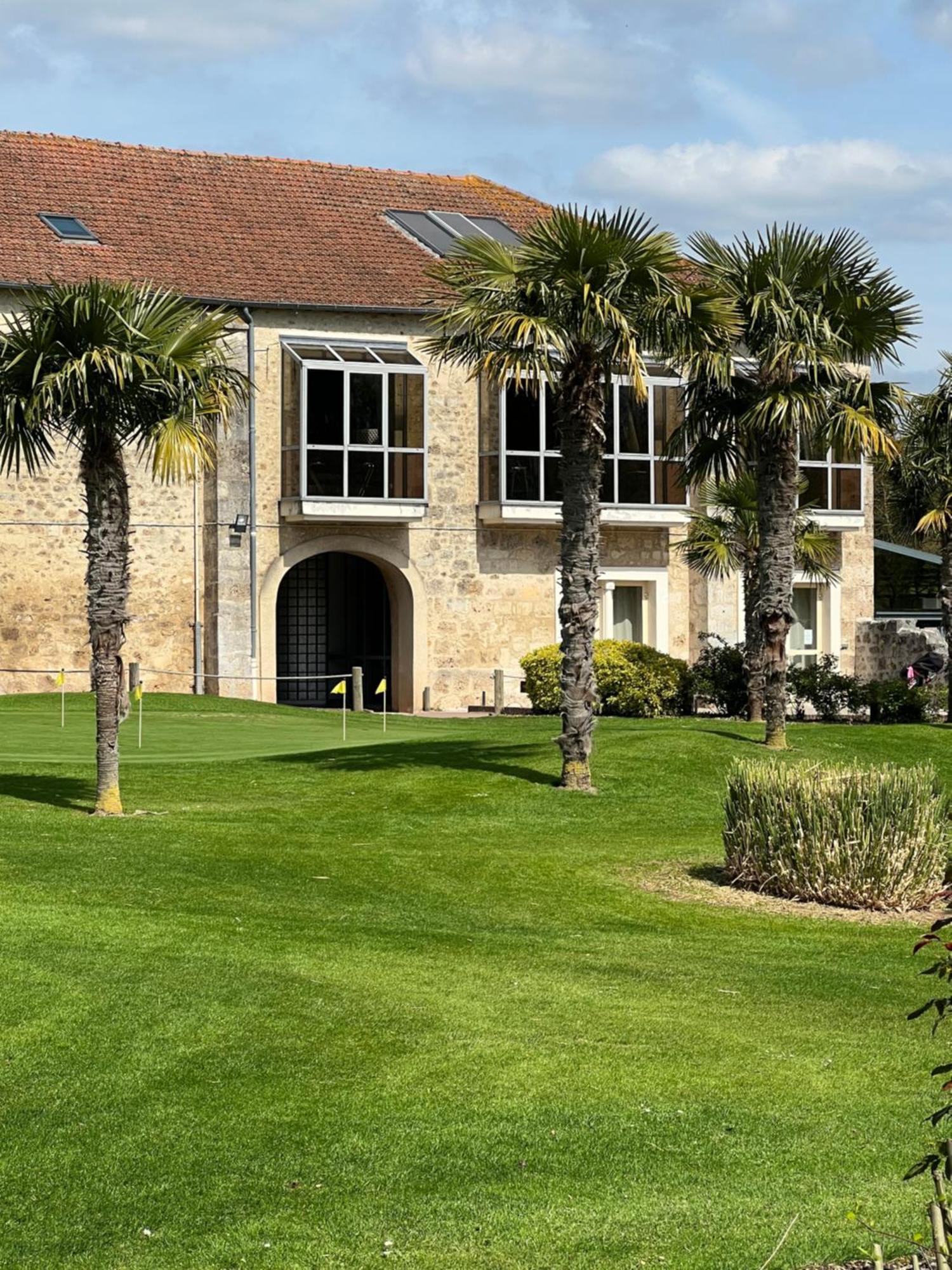 Hotel Abbaye Du Golf De Lesigny Exterior photo