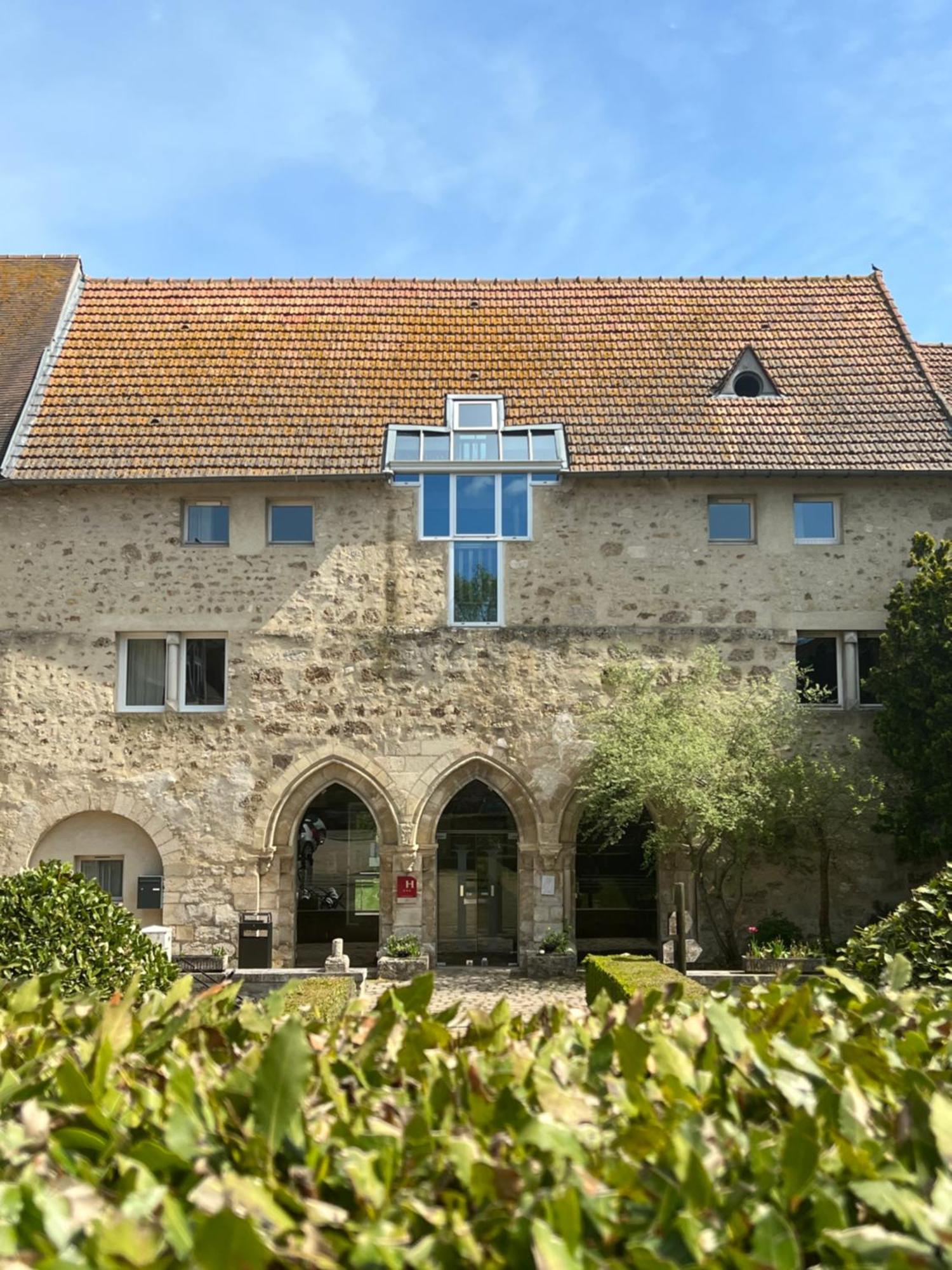 Hotel Abbaye Du Golf De Lesigny Exterior photo